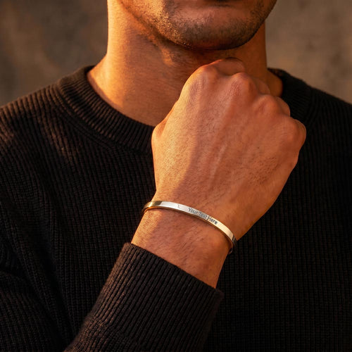 Bracelet jonc gravé — son prénom à votre poignet
