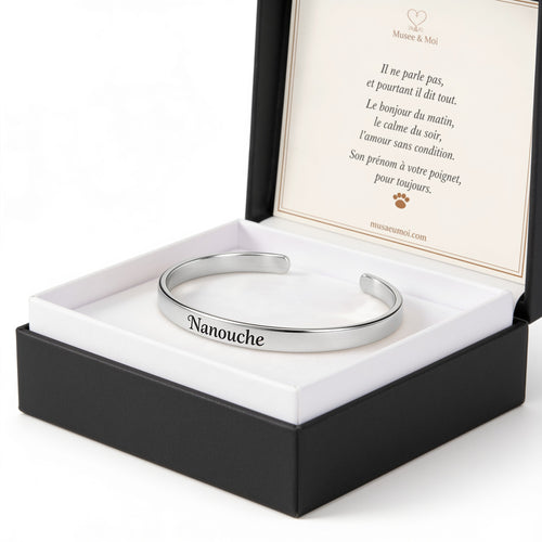 Bracelet jonc acier gravé au prénom dans son écrin avec la carte poème Museau & Moi
